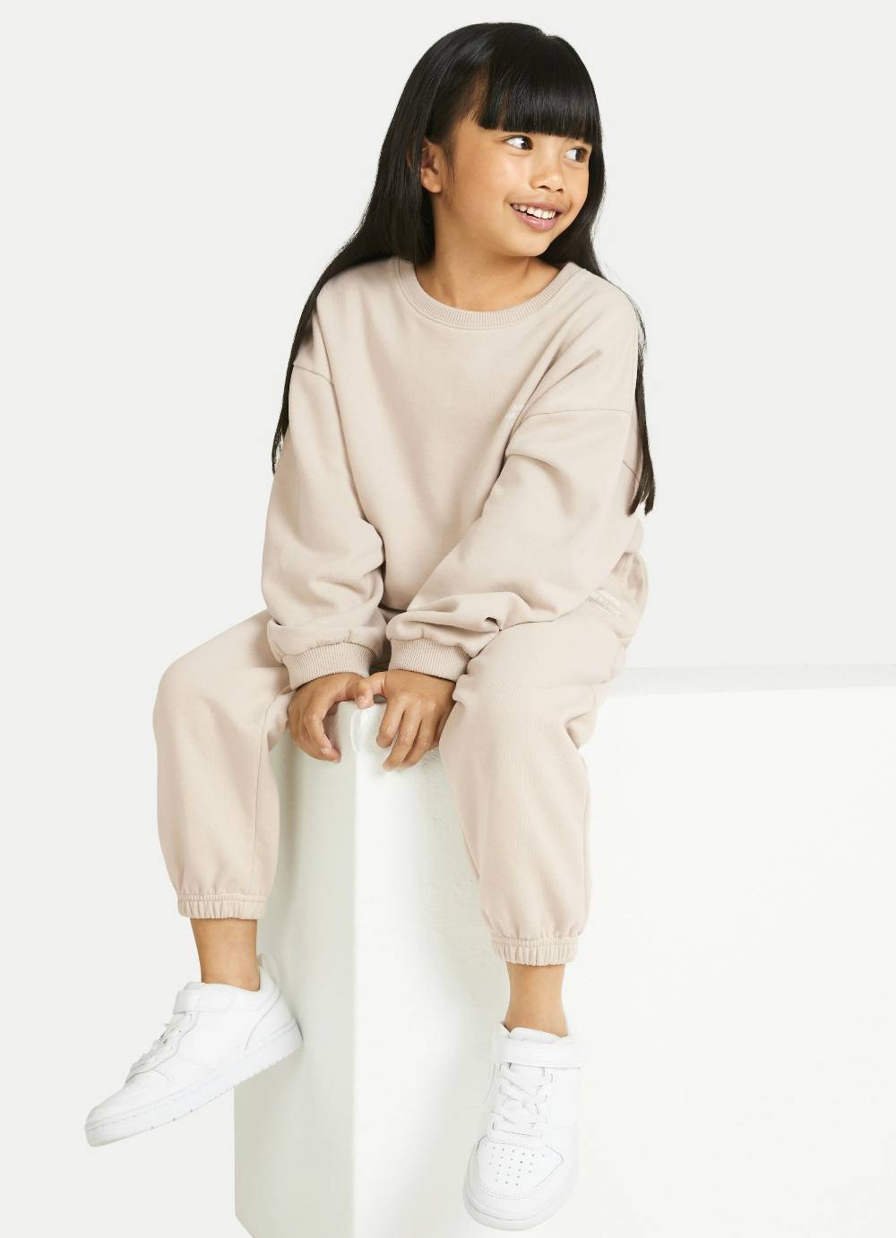 Juvia Loose Fit - Sweatpants Online