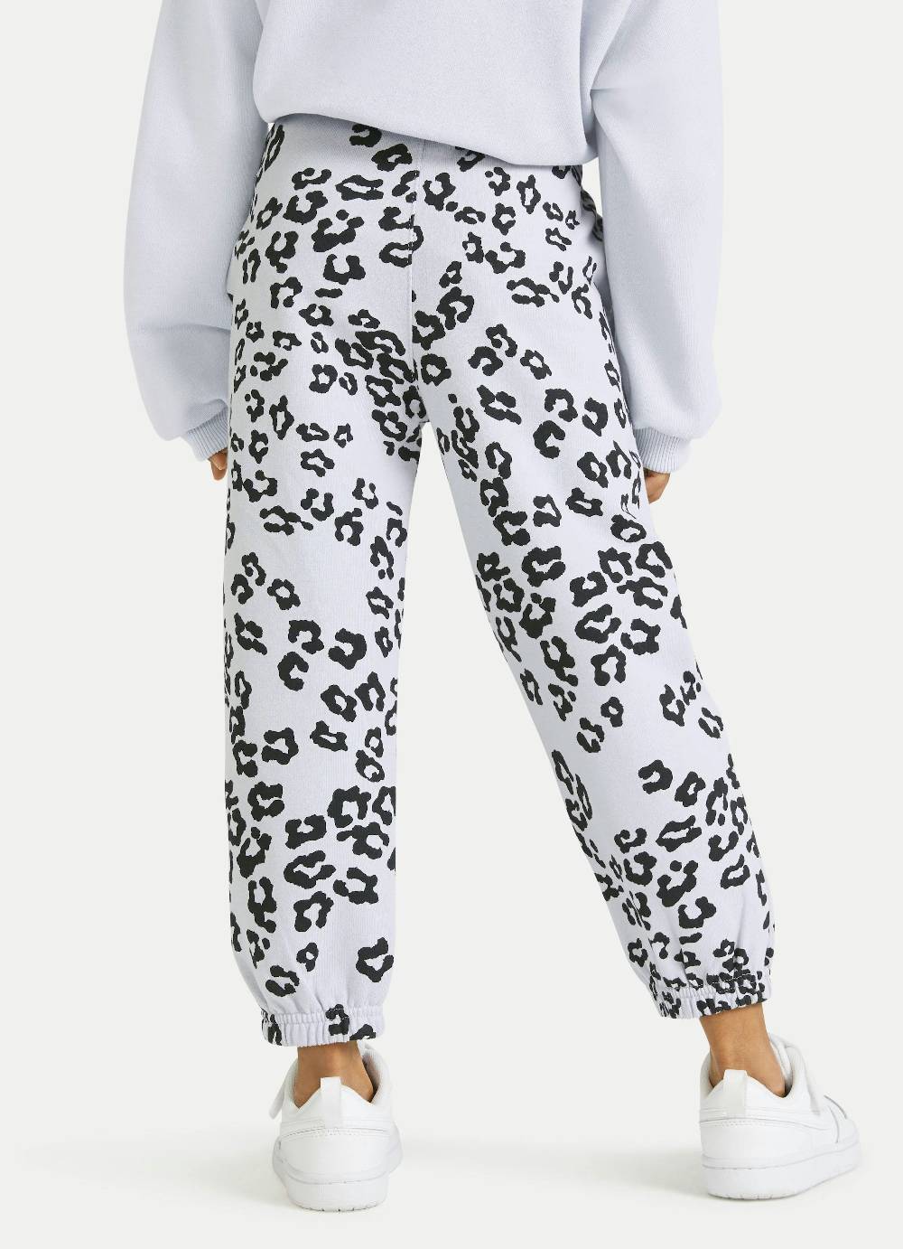 Juvia Loose Fit - Sweatpants Outlet