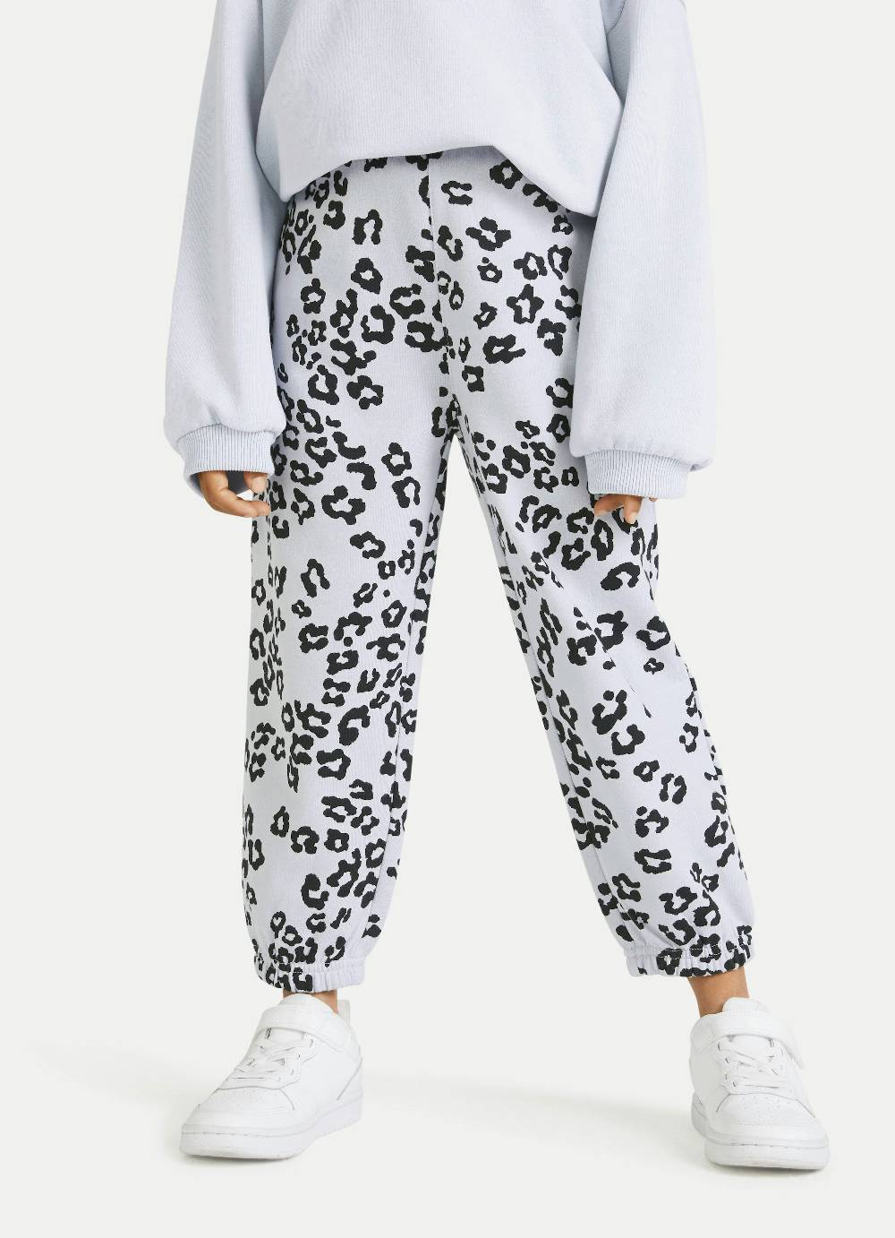 Juvia Loose Fit - Sweatpants Outlet