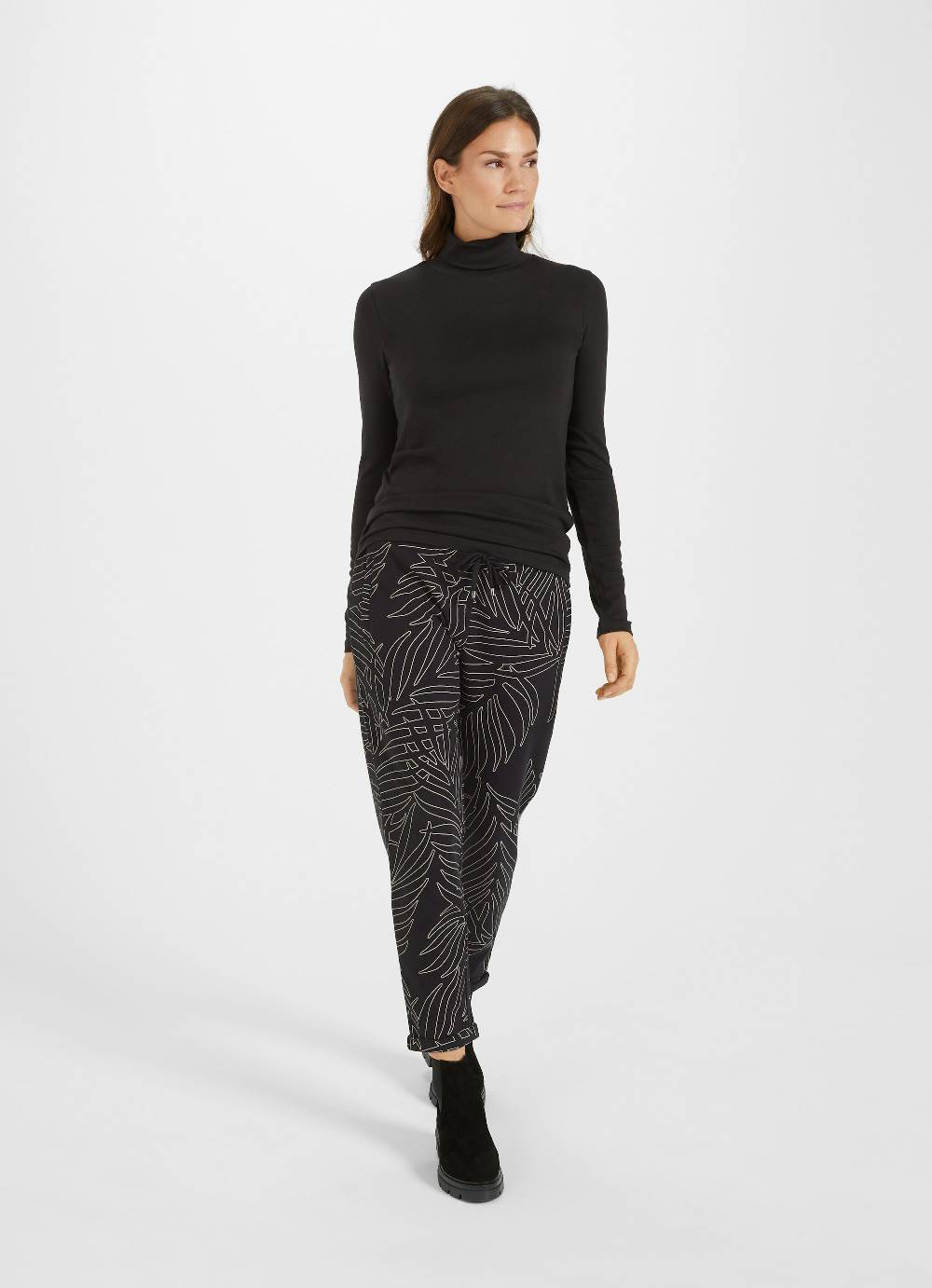 Juvia Casual Fit - Sweatpants Exklusive Angebote