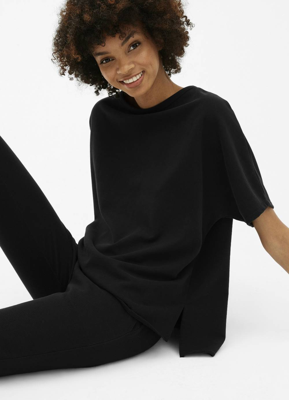 Juvia Oversized Sweat - Cape 50% Rabatt mit kostenlosem Versand