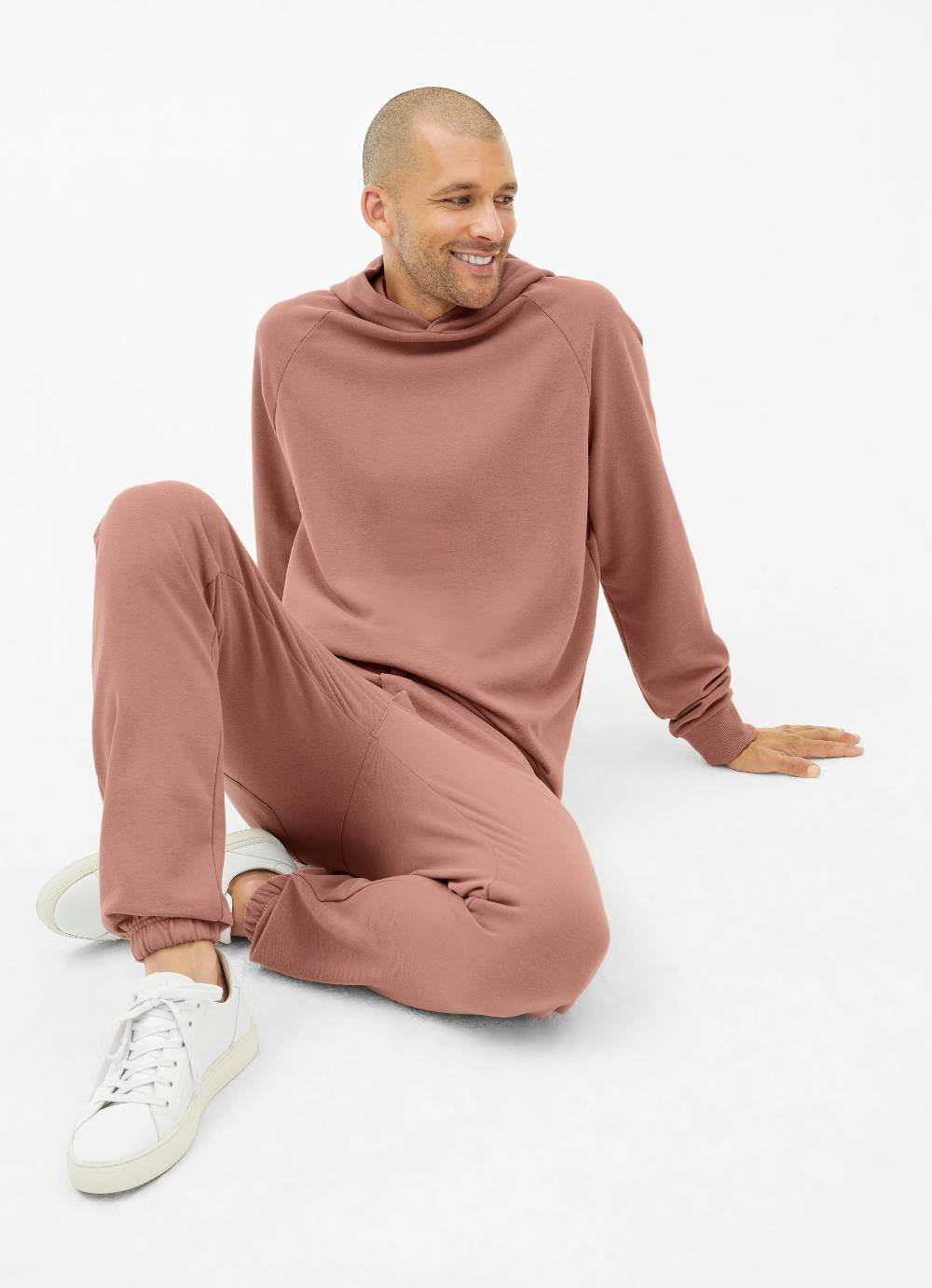 Juvia Regular Fit - Sweatpants Letzte 3 Tage