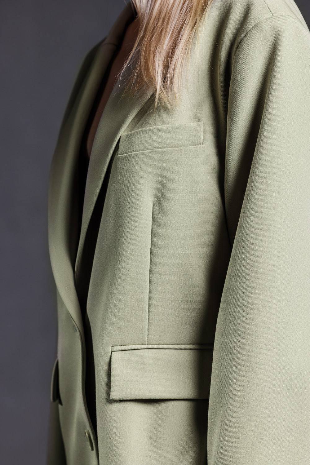 Karo Kauer Blazer Faded Green im Angebot
