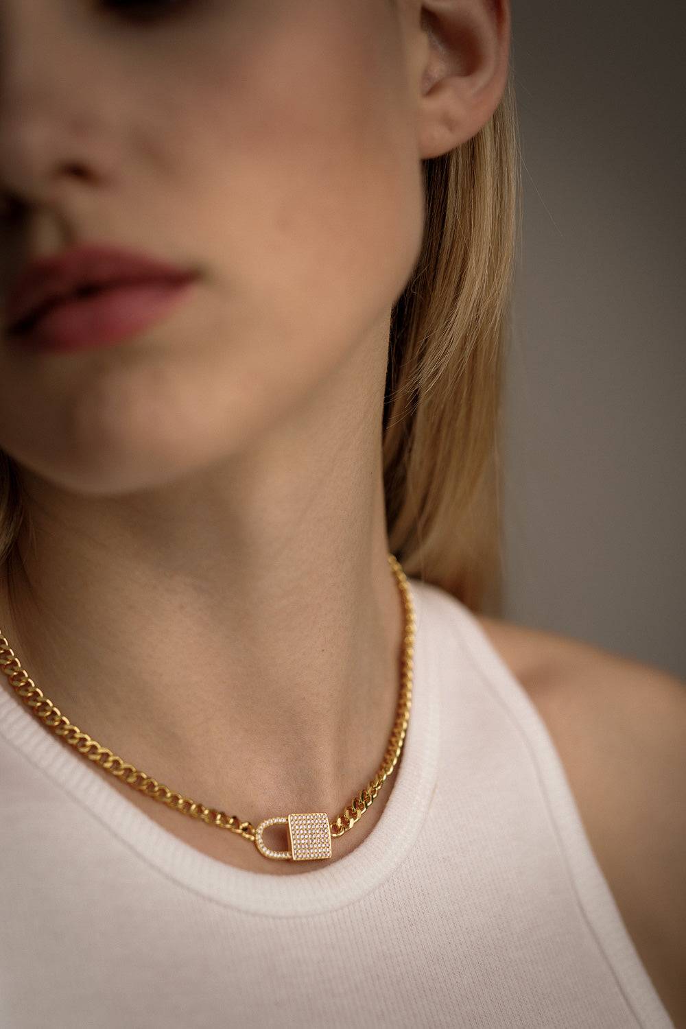 Karo Kauer Chain Lock Gold im Angebot