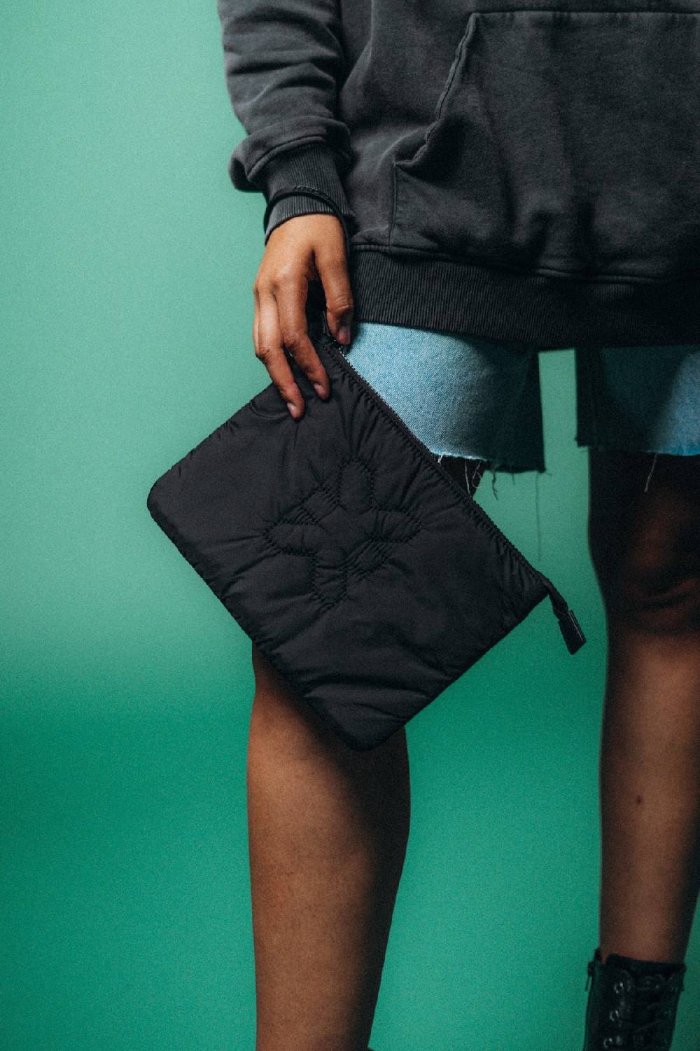 Karo Kauer Clutch Logo Auslauf