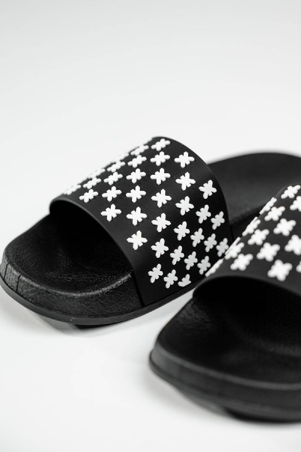 Karo Kauer Slipper Logo Auslauf