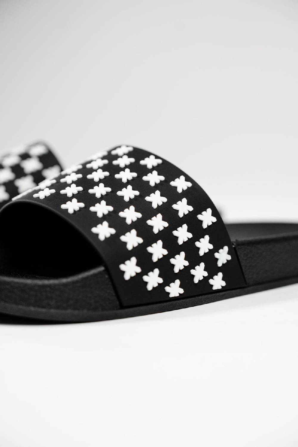Karo Kauer Slipper Logo Auslauf