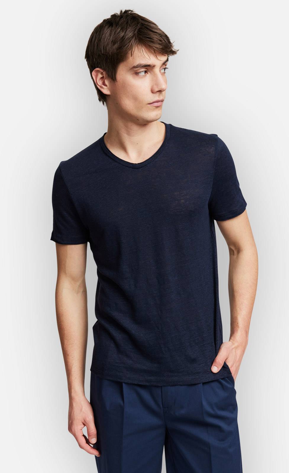 Kiefermann Flynn Leinen-T-Shirt mit V-Ausschnitt im Angebot