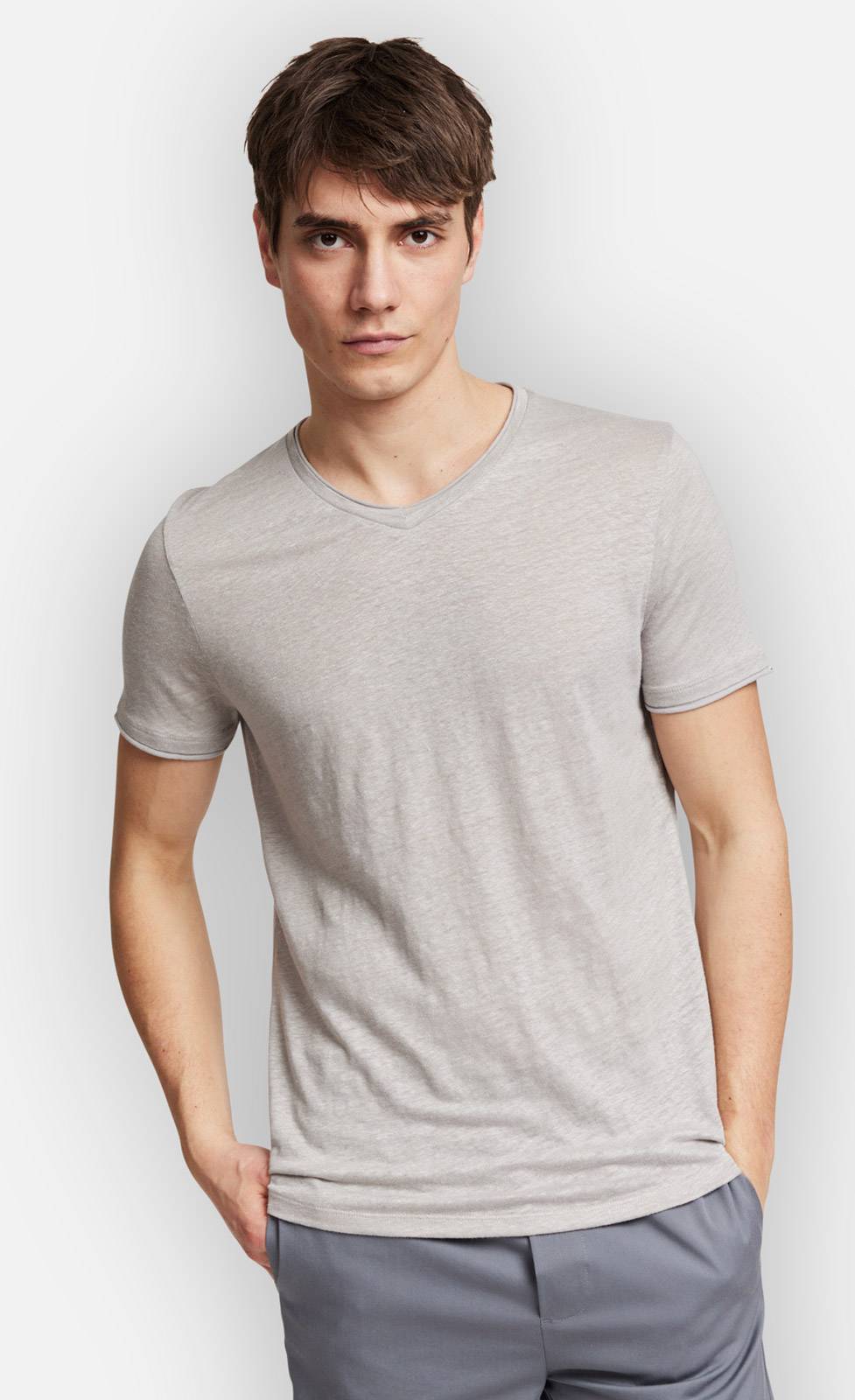 Kiefermann Flynn Leinen-T-Shirt mit V-Ausschnitt im Angebot