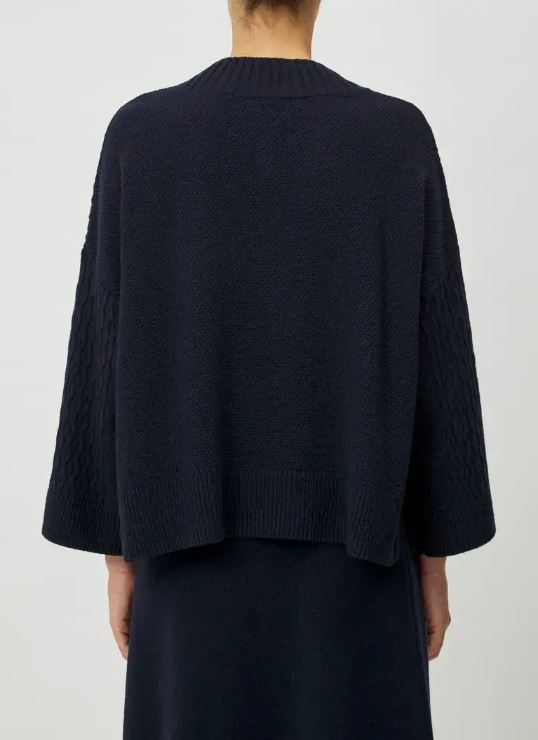 Maerz Muenchen V-Ausschnitt Pullover100% SchurwolleArt. Nr. 347700-399 Hotsell