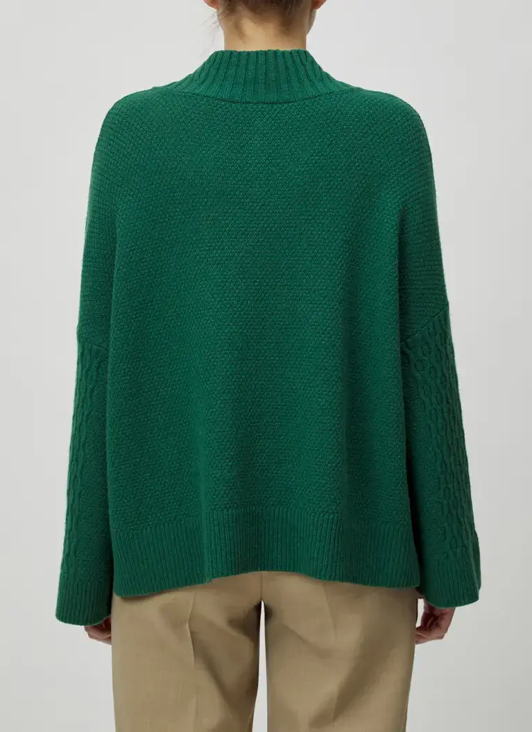 Maerz Muenchen V-Ausschnitt Pullover100% SchurwolleArt. Nr. 347700-285 Schlussverkauf