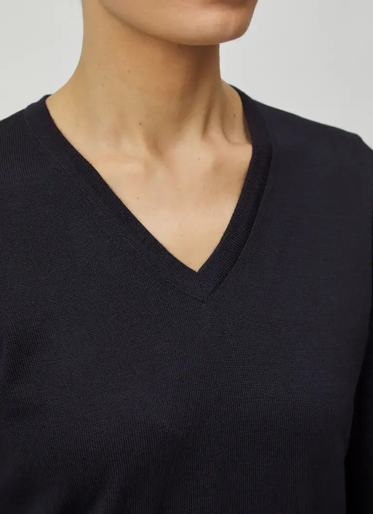 Maerz Muenchen V-Ausschnitt Pullover100% MerinowolleArt. Nr. 300000-399 Günstiger Verkauf