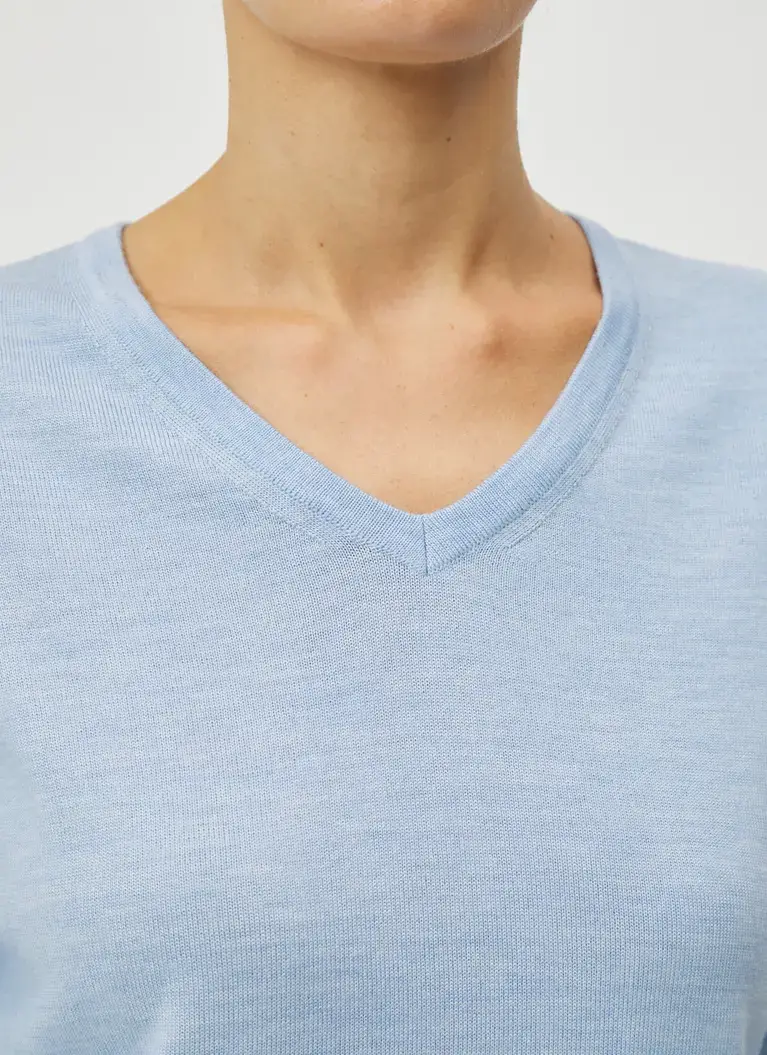 Maerz Muenchen V-Ausschnitt Pullover100% MerinowolleArt. Nr. 300000-318 Zeitlich begrenztes Angebot