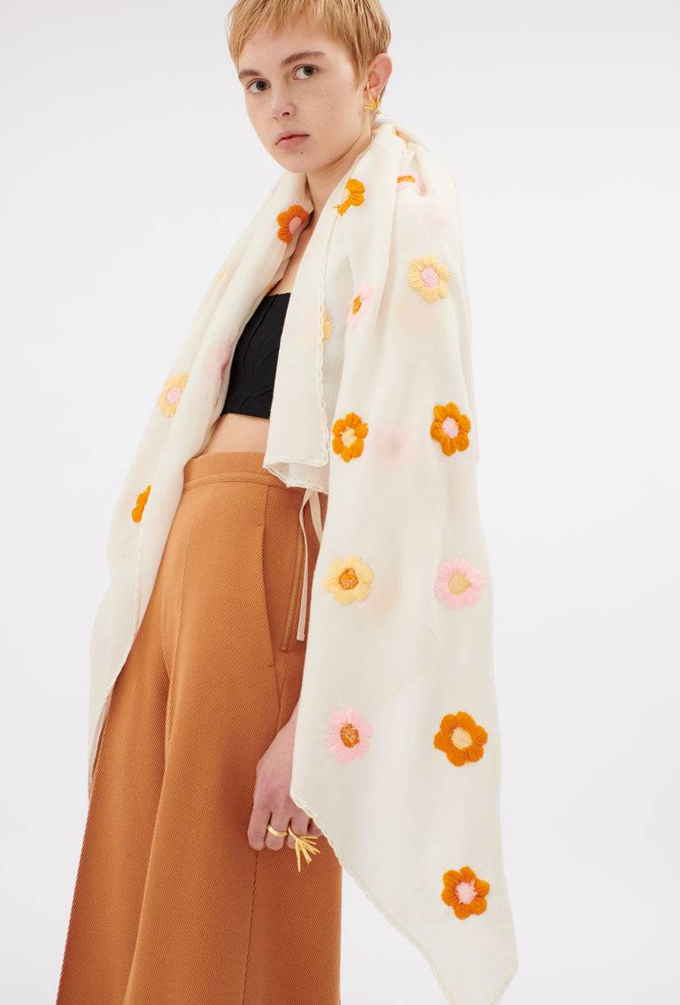 Odeeh Hand Embroidered Daisies Schal, Candy Auslauf
