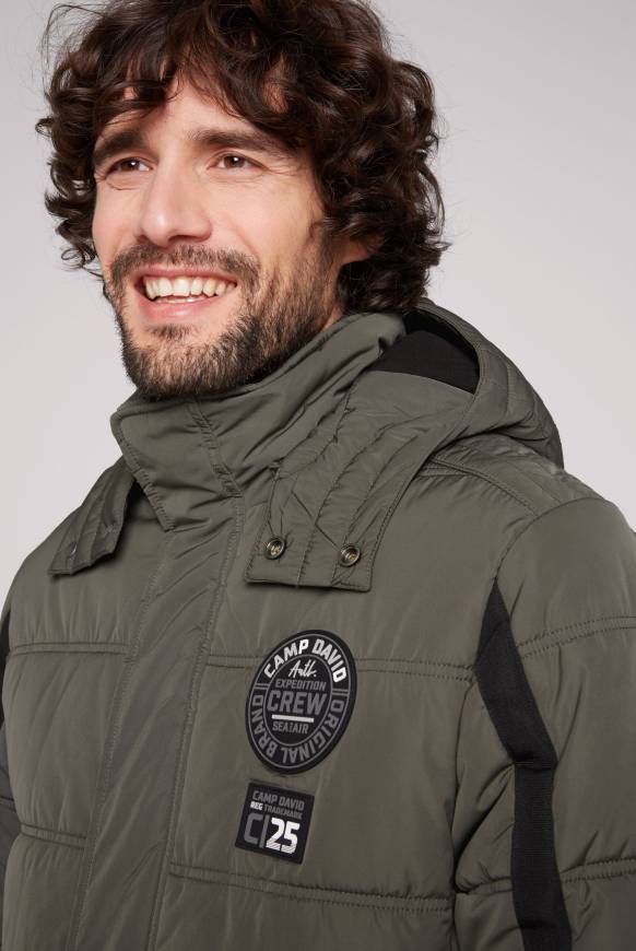 Soccx Lange Steppjacke mit Kapuze und Rücken-Artwork medium khaki Hotsell