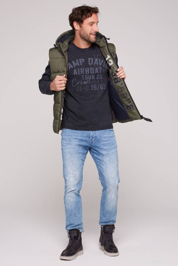 Soccx Steppweste mit Kapuze und Rücken-Print medium khaki im Angebot