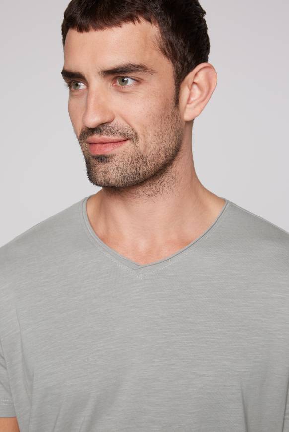Soccx Basic T-Shirt V-Neck mit Used-Kante polo grey im Angebot
