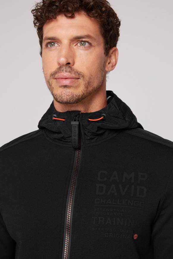 Soccx Kapuzensweatjacke im Materialmix mit Rubber Prints black im Angebot