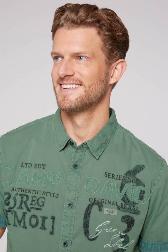 Soccx Leichtes Kurzarmhemd mit Label-Applikationen green beat Hotsell